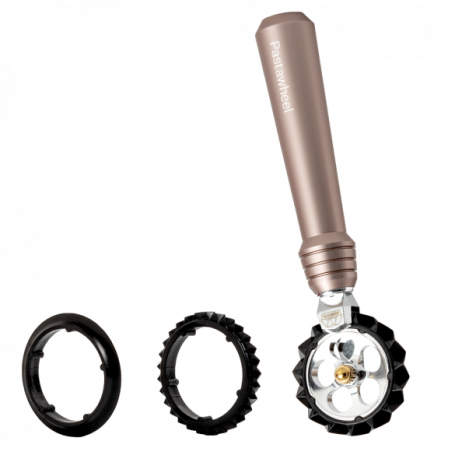 Rotellina tagliapasta con tre accessori da taglio per diversi tipi di pasta  (PW-RSA) PASTAWHEEL ROSA MARCATO Rotellina tagliapasta con tre accessori da taglio per diversi tipi di pasta  (PW-RSA) PASTAWHEEL ROSA MARCATO