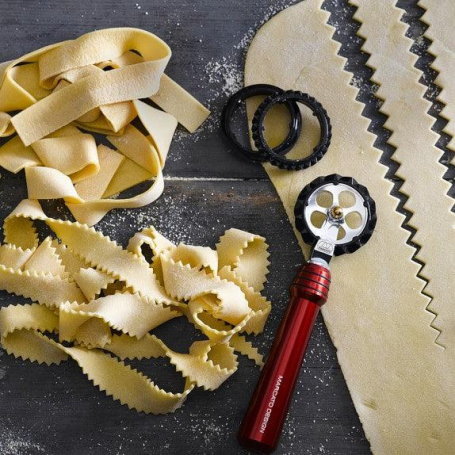 Rotellina tagliapasta con tre accessori da taglio per diversi tipi di pasta  (PW-RSA) PASTAWHEEL ROSA MARCATO Rotellina tagliapasta con tre accessori da taglio per diversi tipi di pasta  (PW-RSA) PASTAWHEEL ROSA MARCATO