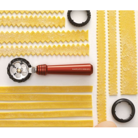 Rotellina tagliapasta con tre accessori da taglio per diversi tipi di pasta  (PW-RSA) PASTAWHEEL ROSA MARCATO Rotellina tagliapasta con tre accessori da taglio per diversi tipi di pasta  (PW-RSA) PASTAWHEEL ROSA MARCATO