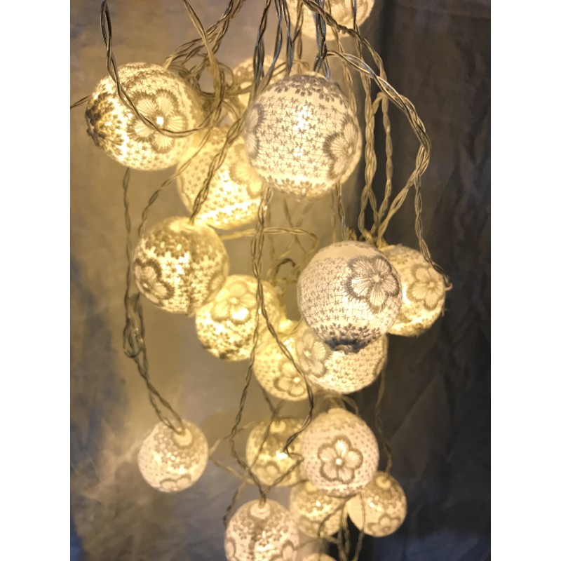 Catena 24 LED sfere con pizzo fiorato MT2 LOLLI 28952