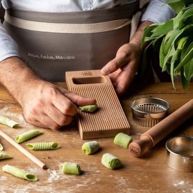 Confezione gnocchi like a pro con grembiule, mattarello, ricettario,2 coppapasta, utensile legno per garganelli e gnocchi BP-GNO 2