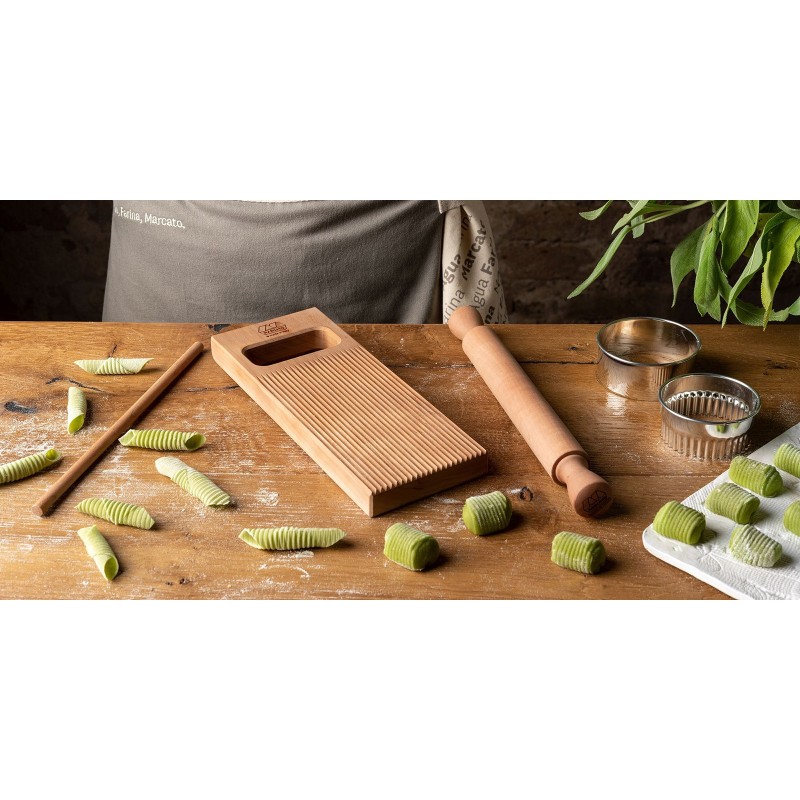 Confezione gnocchi like a pro con grembiule, mattarello, ricettario,2 coppapasta, utensile legno per garganelli e gnocchi BP-GNO